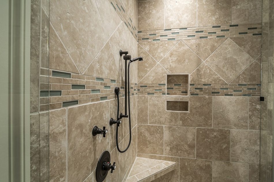¿Cómo escoger azulejos en un cambio de bañera por ducha? | Dúchate