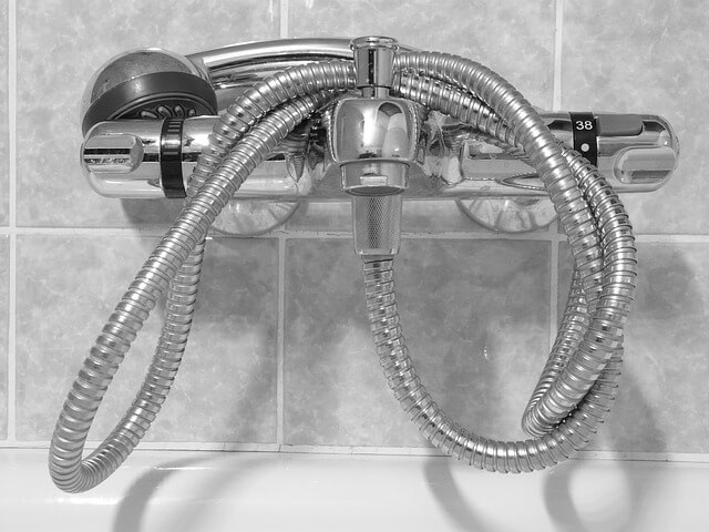 prevenir hongos en mampara de la ducha