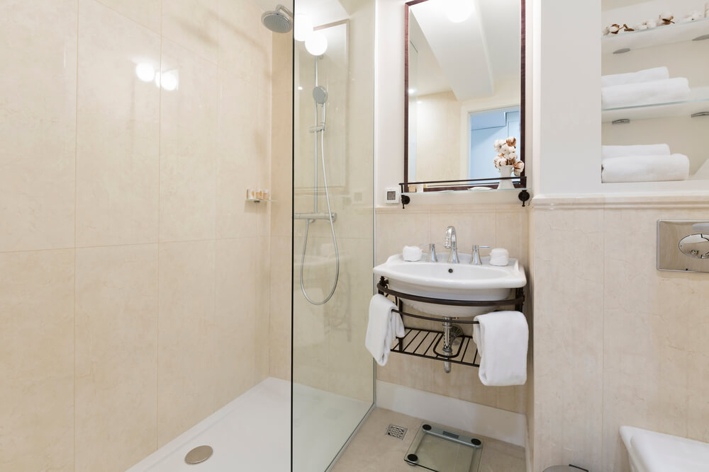 Mamparas, ¿Mejor para duchas o para bañeras?